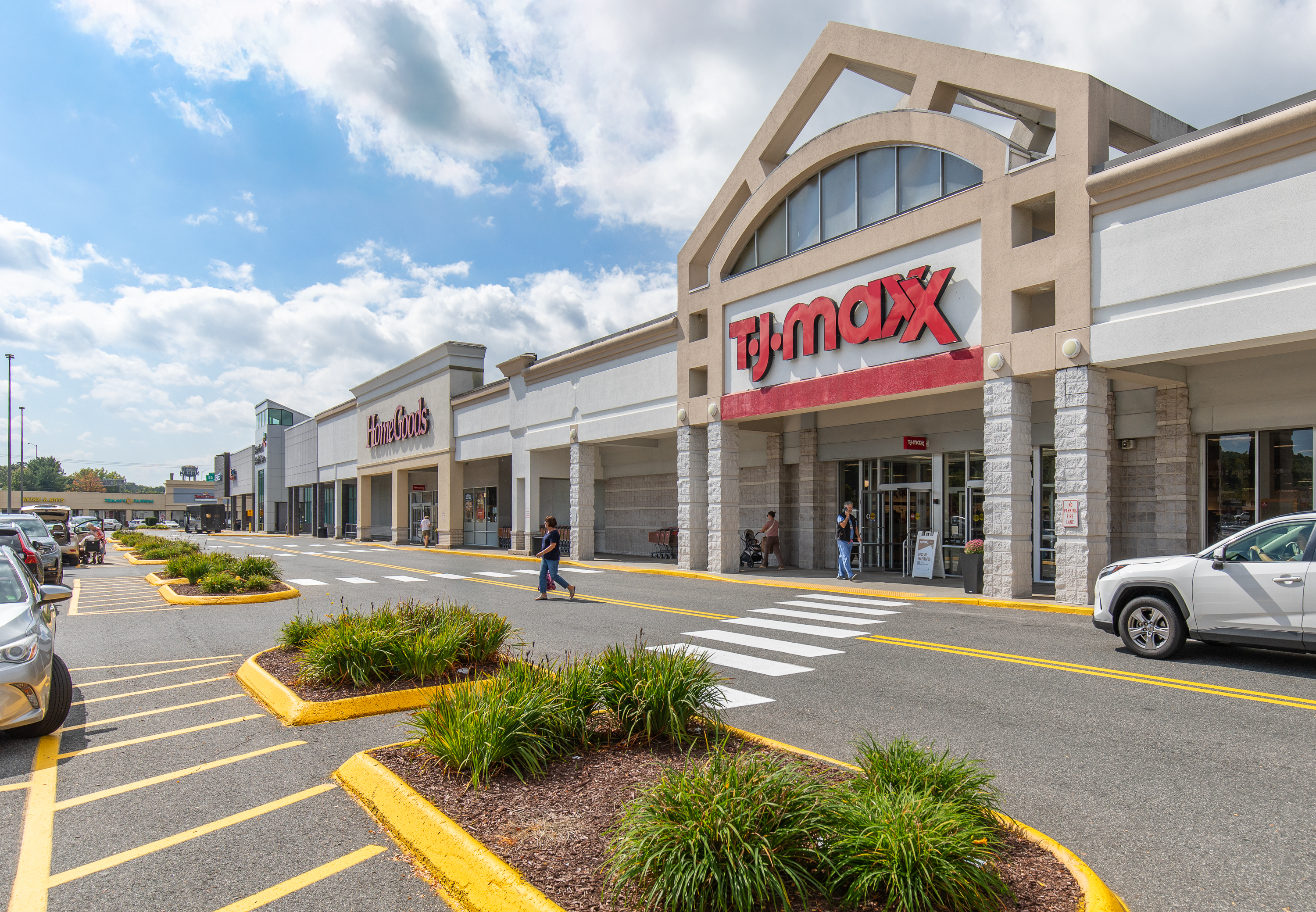 Tri-City Plaza - Image 4