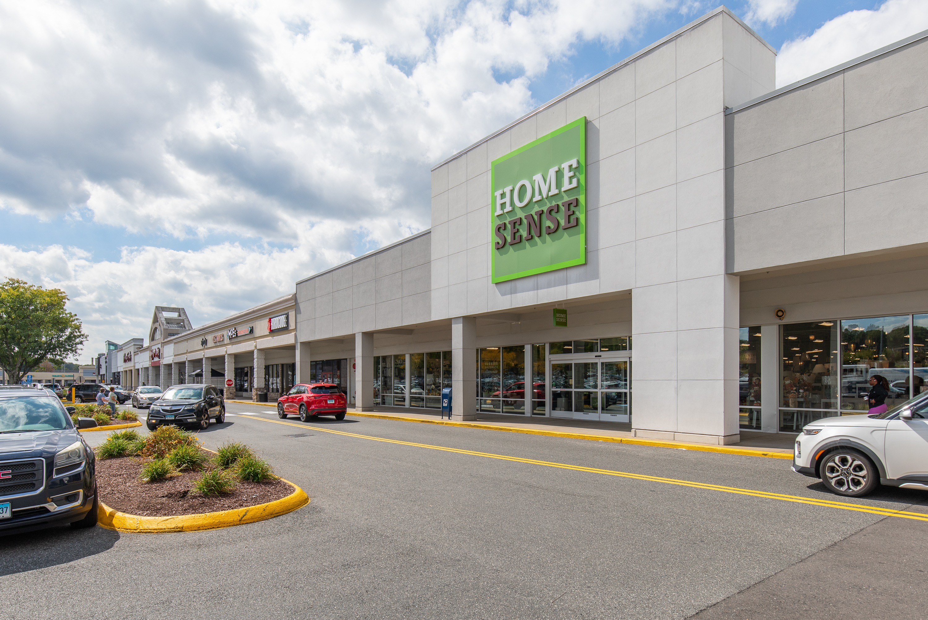 Tri-City Plaza - Image 9